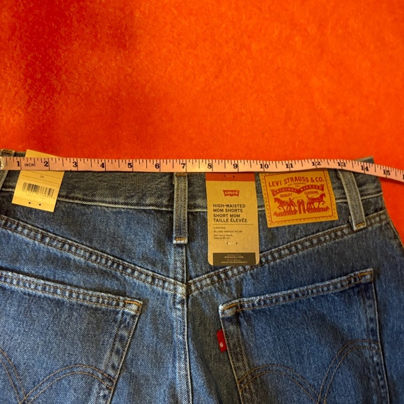 Levi’s high waisted cut-off denim mom short NWT - Picture 10 of 11